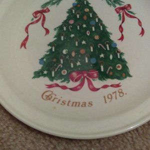 Two 1978 LILLIAN VERNON CHRISTMAS TREE 7 inch wide PLATE